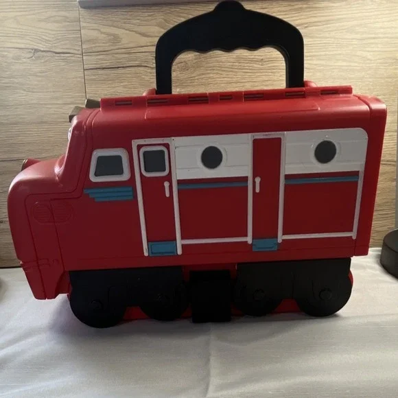 Chuggington Wilson Train Carrying Case 18 Compartments Red Plastic Storage Box - Picture 2 of 8